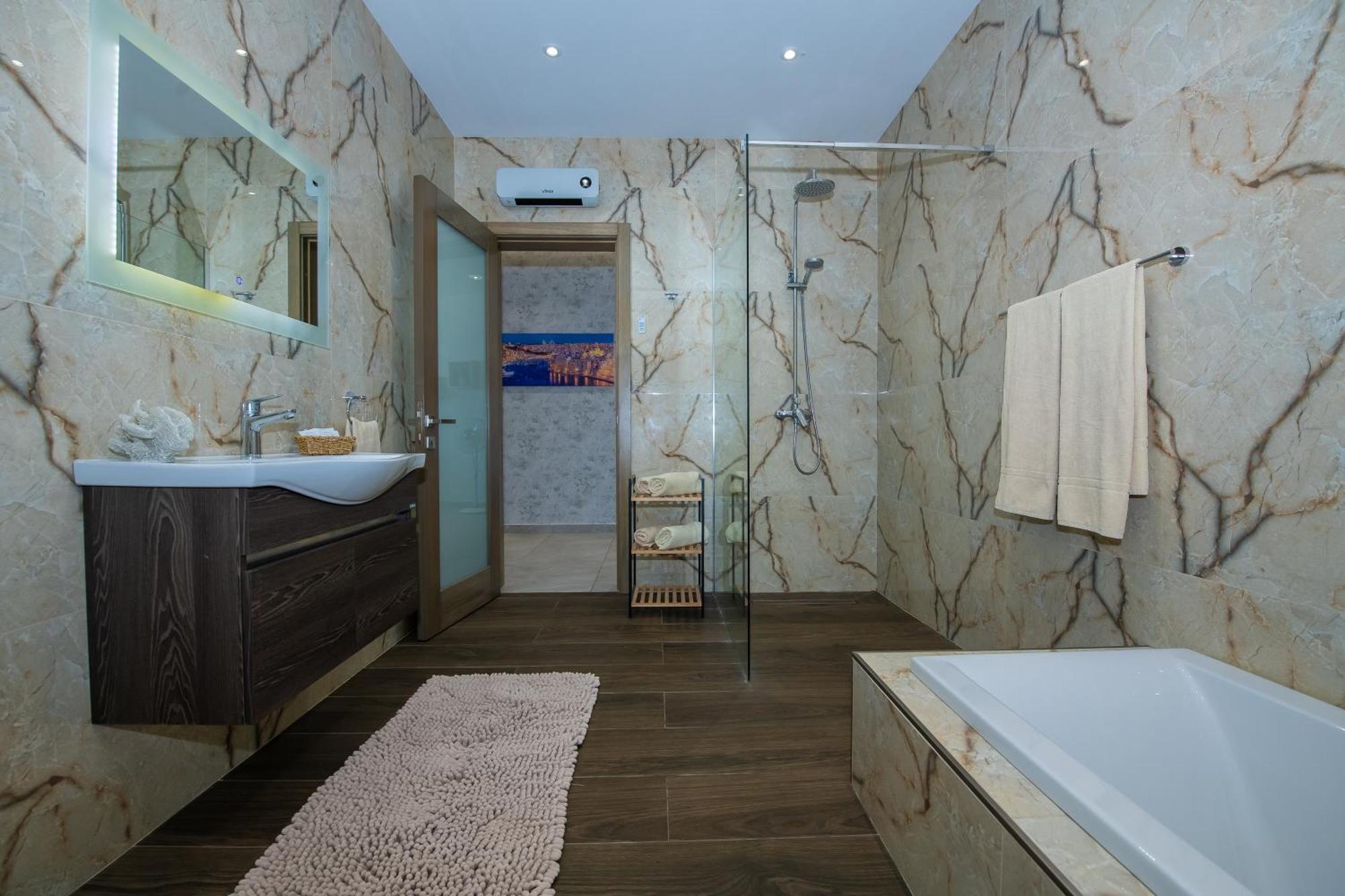 Clifftop Modern Apartment Mellieħa Esterno foto