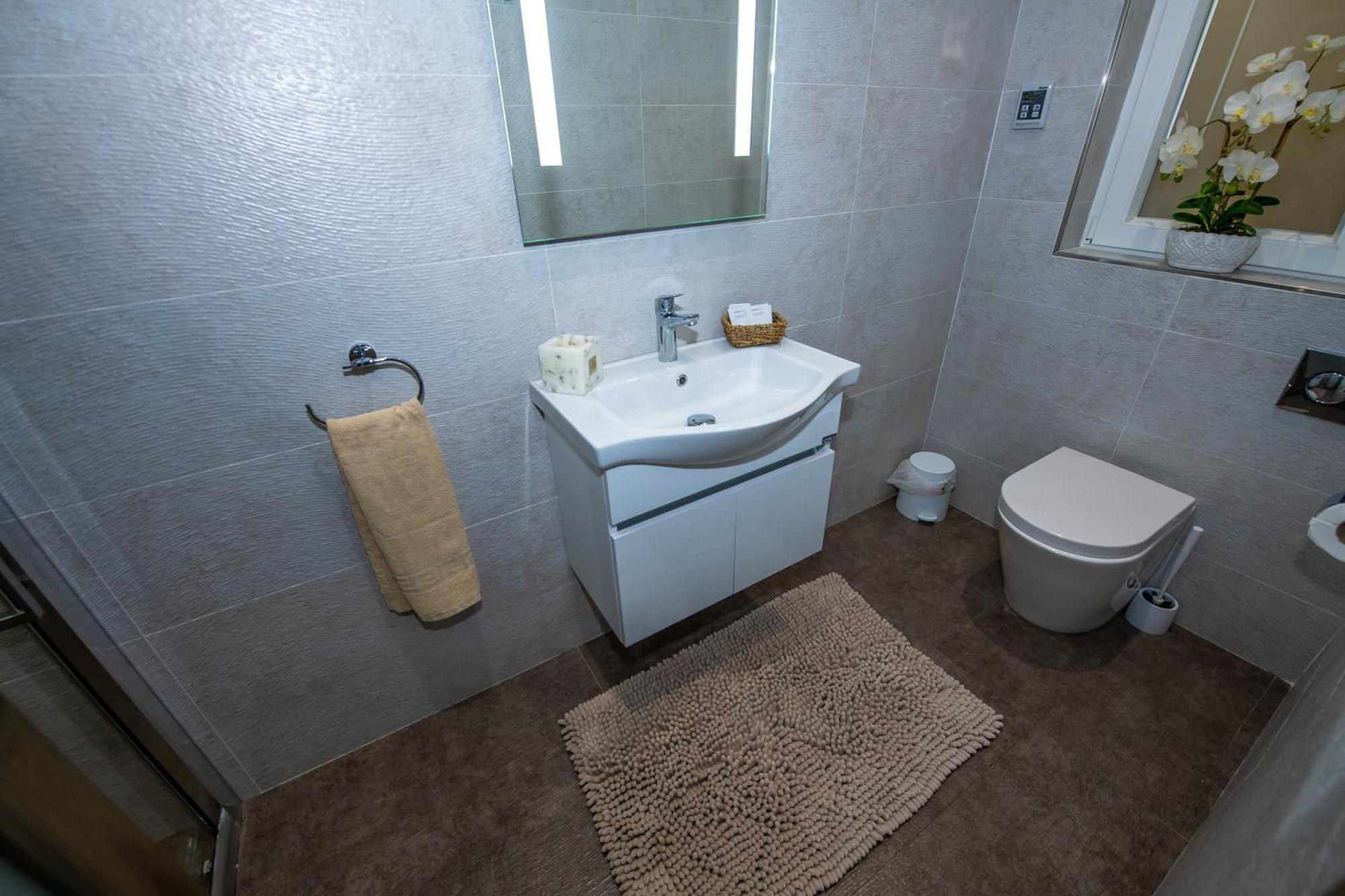 Clifftop Modern Apartment Mellieħa Esterno foto