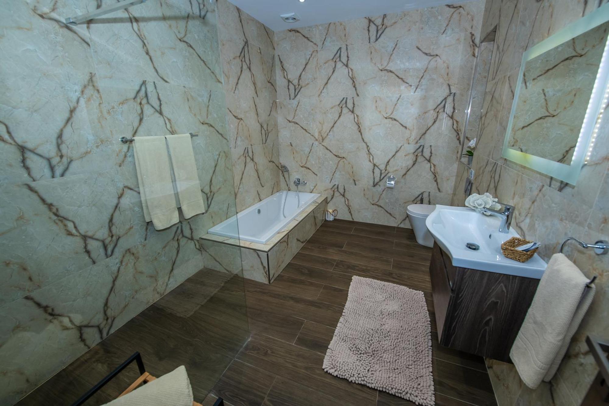 Clifftop Modern Apartment Mellieħa Esterno foto