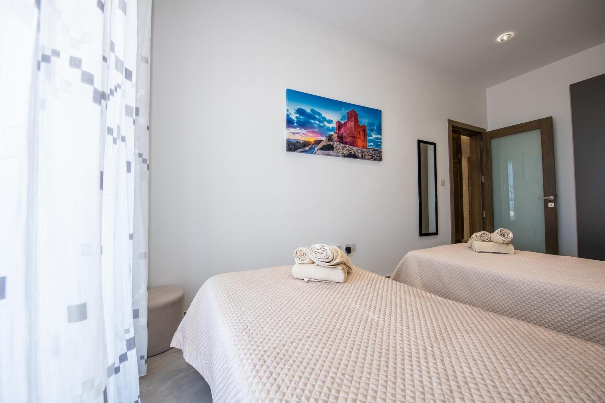Clifftop Modern Apartment Mellieħa Esterno foto