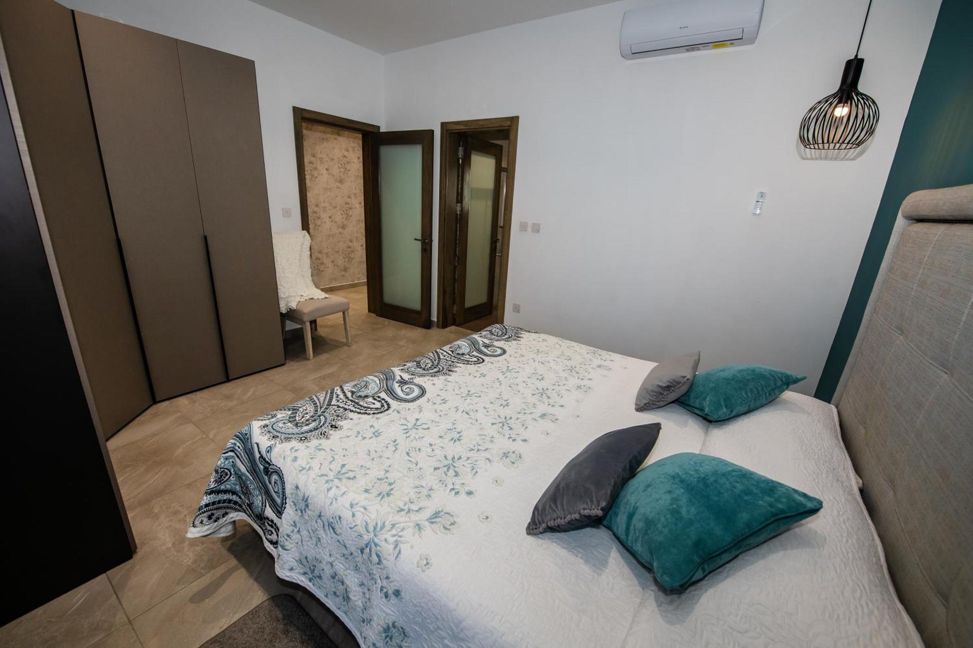 Clifftop Modern Apartment Mellieħa Esterno foto